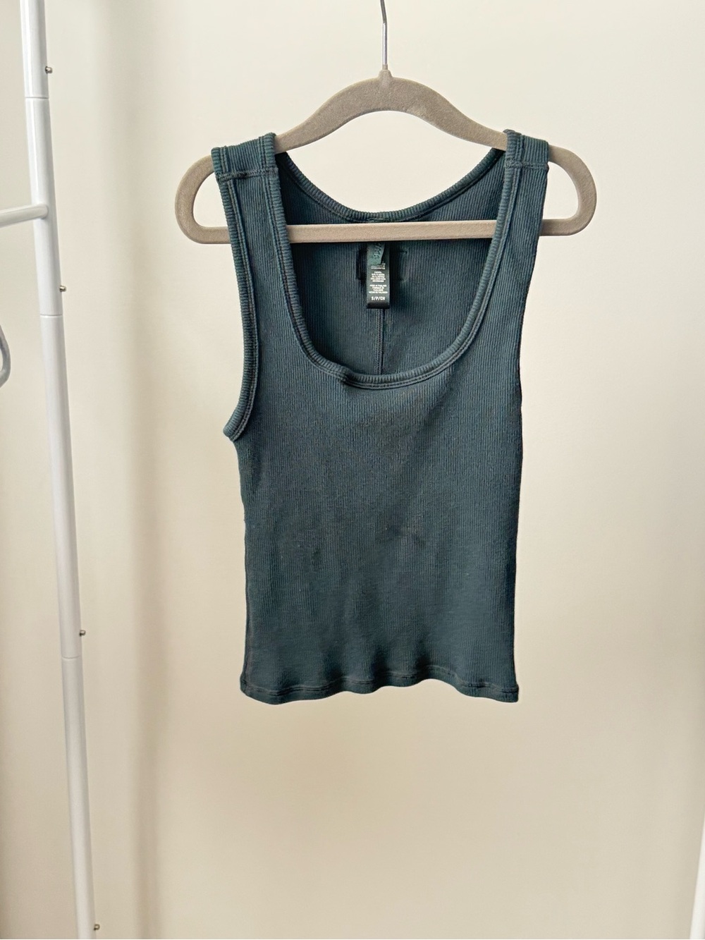 Skims Cotton Ribbed Tank Size S - Picture 3 of 3